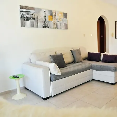 Aphrodite Apartment *